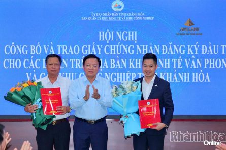 Khánh Hòa: Trao Giấy Chứng Nhận Đầu Tư Cho 13 Dự Án Gần 7.500 Tỷ Đồng Vào KKT Vân Phong Và Các KCN