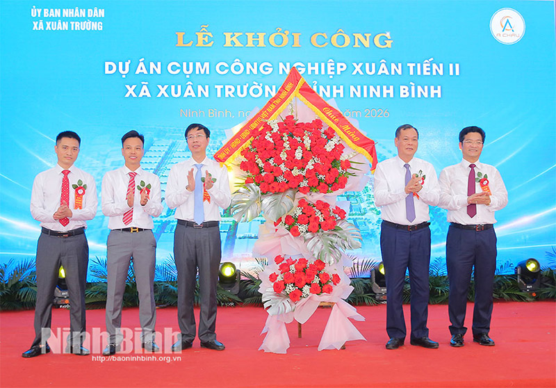 Đồng chí Trần Anh Dũng, Phó Chủ tịch UBND tỉnh phát biểu chỉ đạo tại buổi lễ amiland.vn